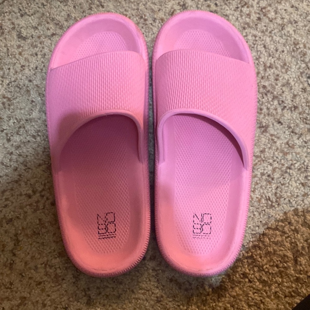 Women’s comfort pillow slide sandals